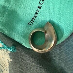 Tiffany & Co. Frank Gehry collaborated circle fish Silver charm